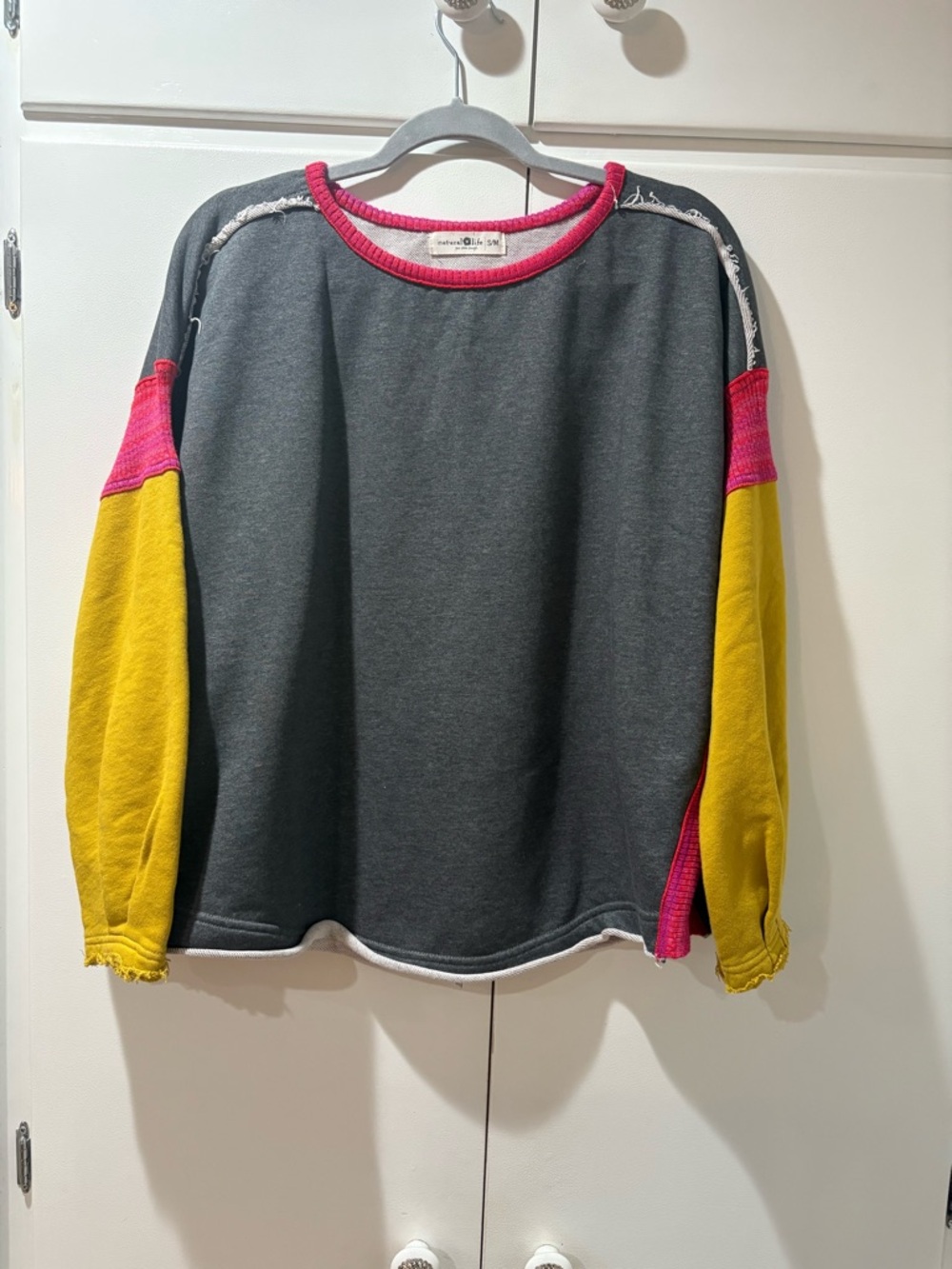 NATURAL LIFE Gray Sweatshirt with Pink Ribbed Trim and yellow sleeves S/M Women